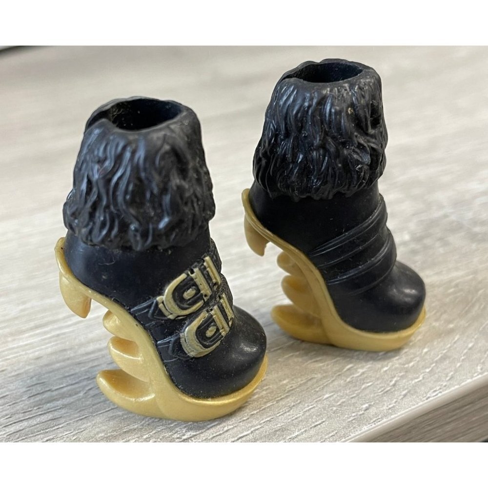 Monster High Doll Clawdeen Wolf Sweet 1600 Black & Gold Boots
